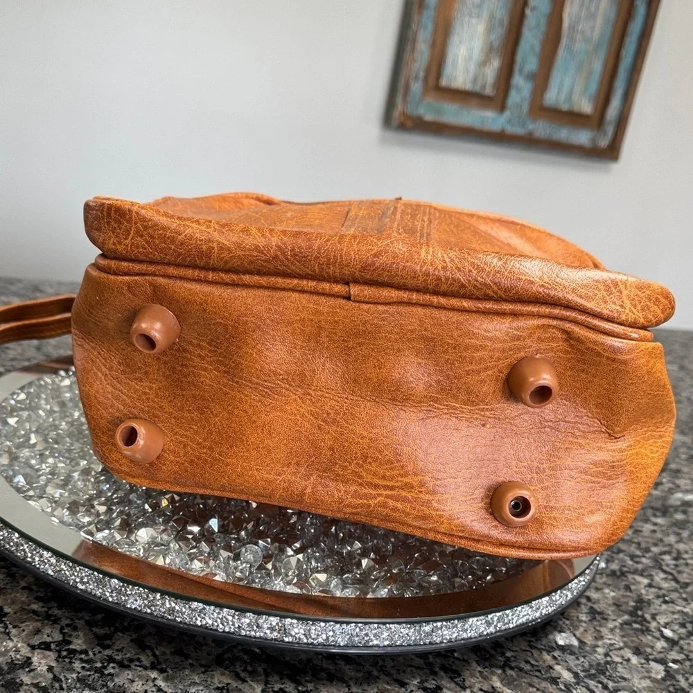 World Traveler Vintage tan Leather locking Bag